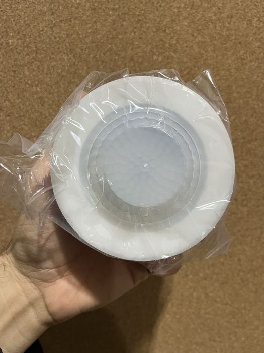 Detetor de movimento 360º IP21 Saliente Hager