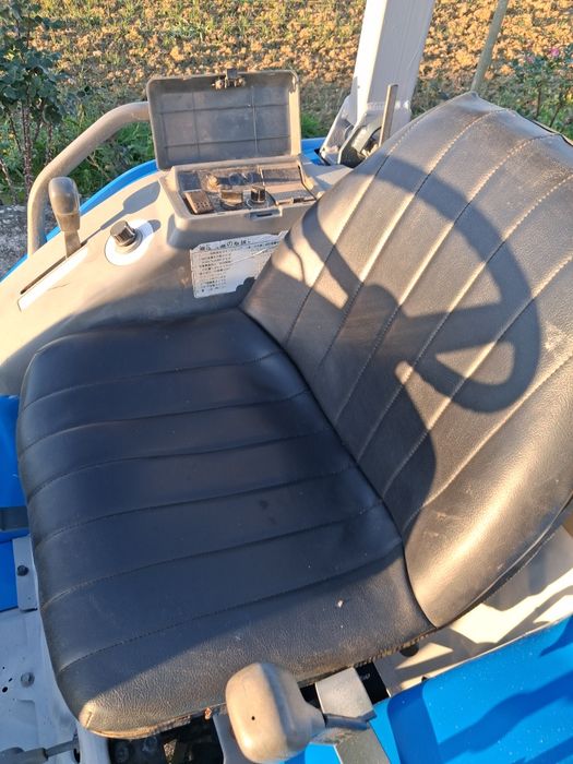 Trator Iseki Sial 243 com direcção assistida