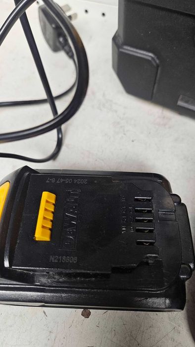 Wkrętarka udarowa DeWalt DCD100 18V BL XR 68Nm + 2x4ah