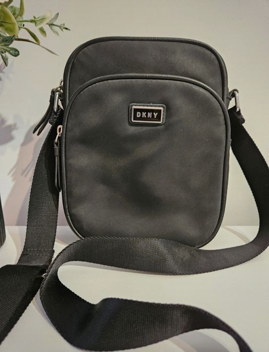 Torebka DKNY pojemna listonoszka