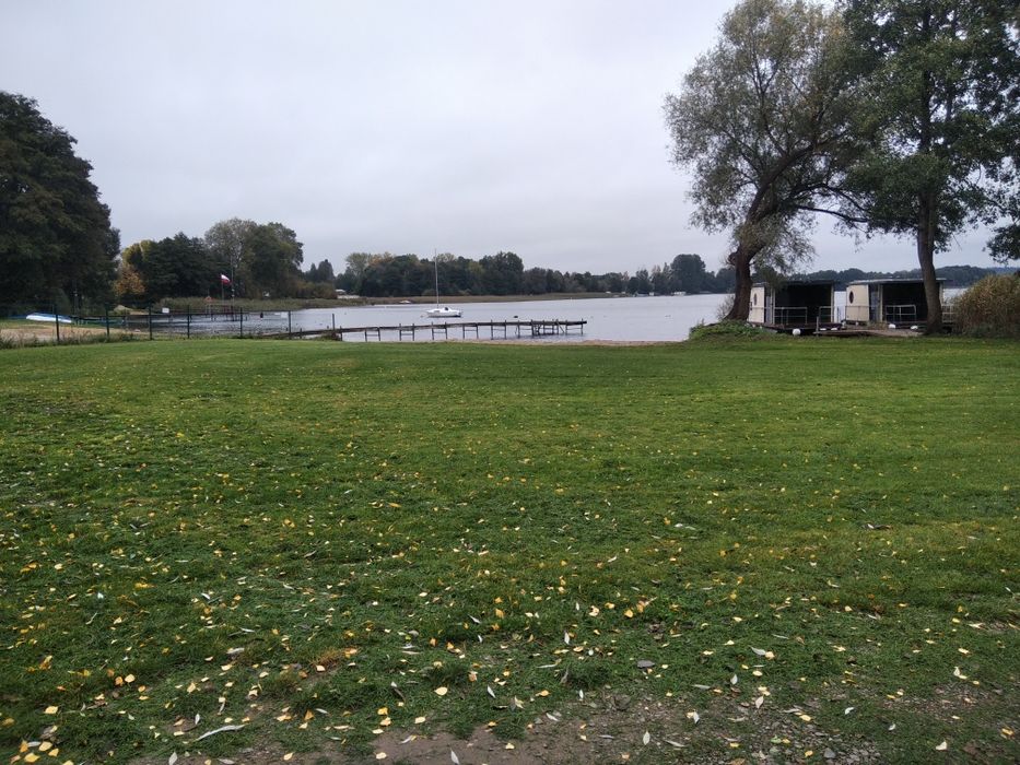 Działka nad jeziorem