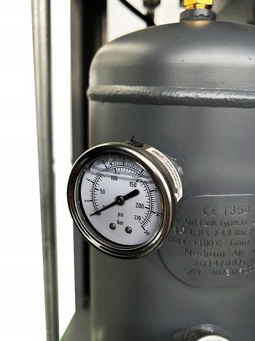 Kompresor śrubowy Kupczyk KKS 15/500 FD 1500 l/min Falownik Osuszacz