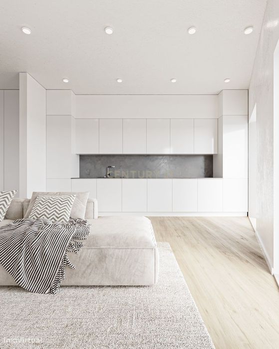 Apartamento T1 Remodelado com Logradouro Privativo na Trafaria