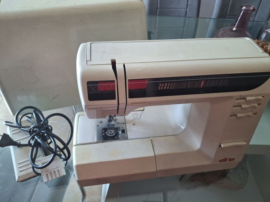 Máquina de Costura Elna