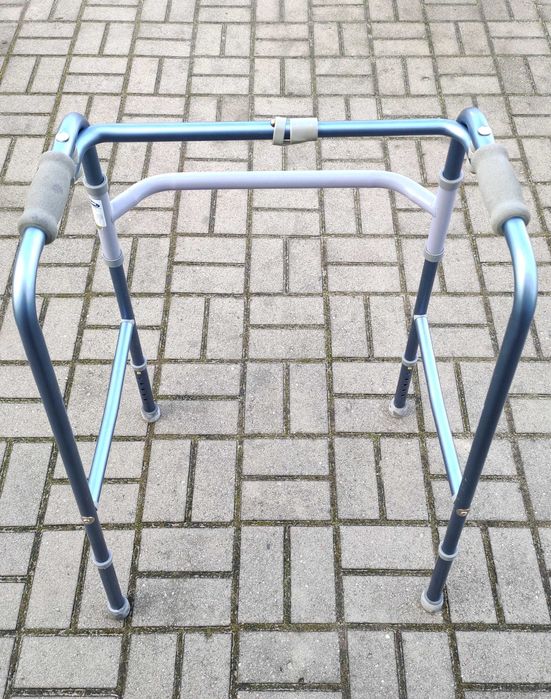 Balkonik, chodzik rehabilitacyjny, lekki, składany Invacare, do 135 kg