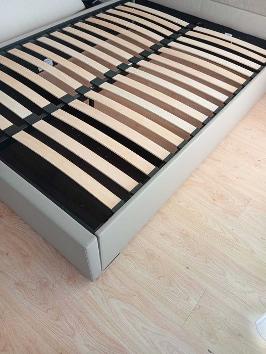 Vende-se Estrutura de Cama 140*190, Design moderna e elegante.