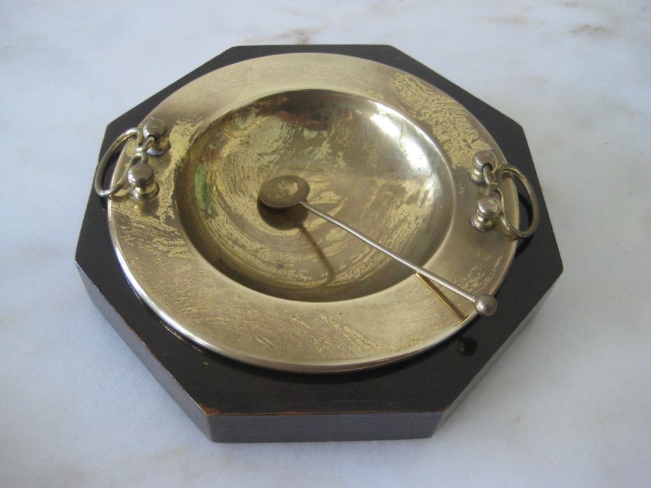 Cinzeiro antigo cobre+base hexagonal madeira,1930