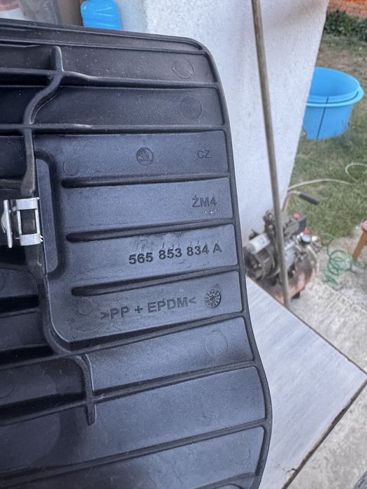 Бризговик Skoda Kodiaq 565 853 834 A.
