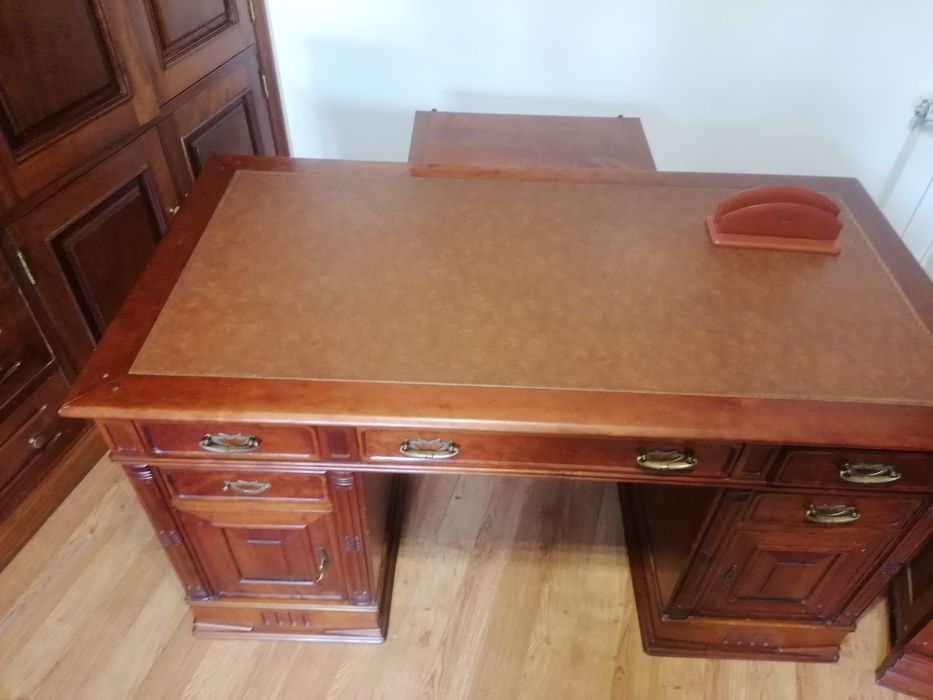 Secretária Brazão com duas frentes