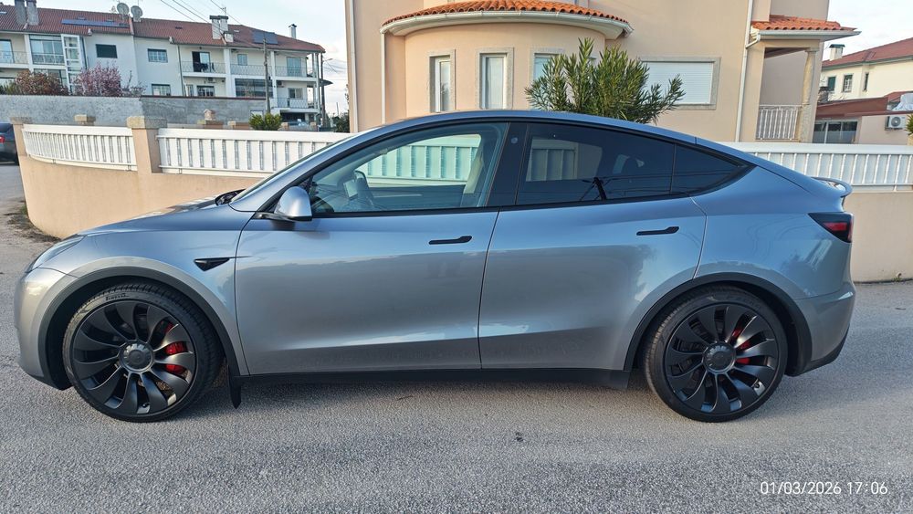 Tesla Model Y Performance Tração Integral