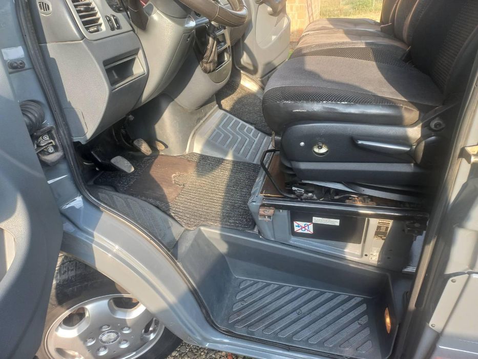 Мерседес Спрінтер середня база 2,7 рік 2004