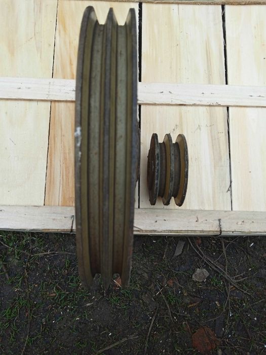 пара клиноременных шкивов