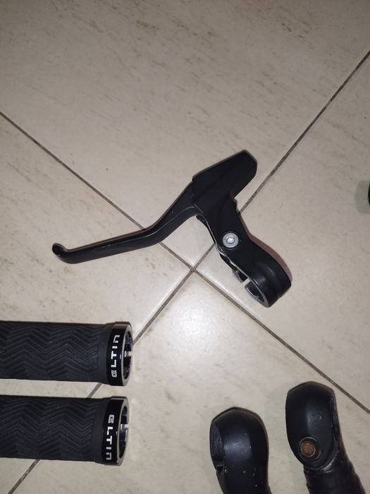 lote de acessórios para bicicleta como novos!!