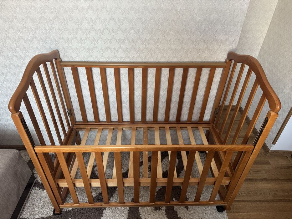 Дитяче ліжечко, ліжко,