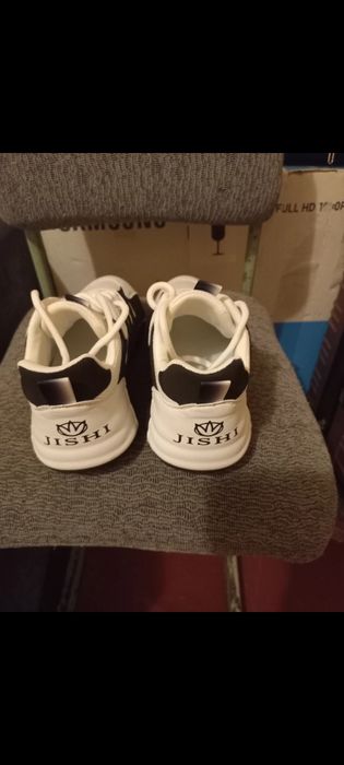 Кросовки білі НОВІ 42Р.