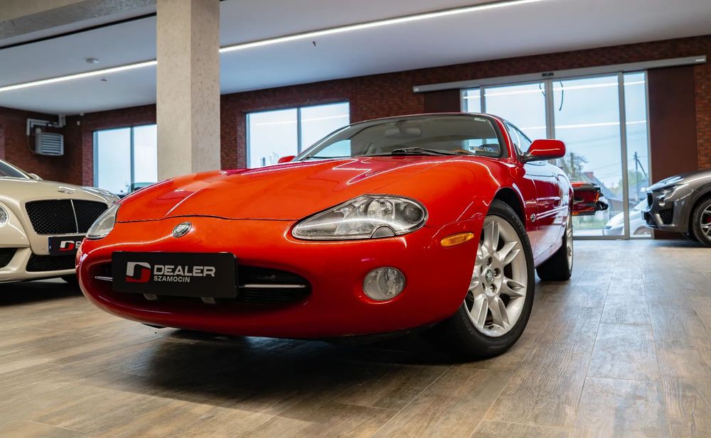 Jaguar XK8 Jaguar XK8 4.0 V8 290 KM | Klasyczne GT z duszą | 2001 r. | 113 357 mi