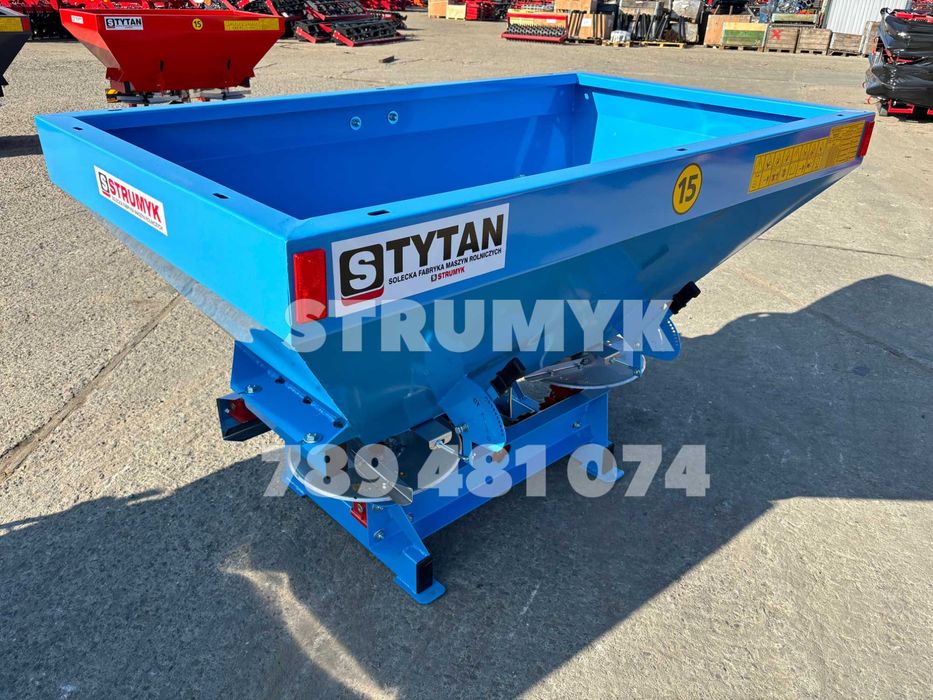 rozsiewacz nawozów/ 2-talerze/ hydraulika/ plandeka/ TYTAN/sulky/altro