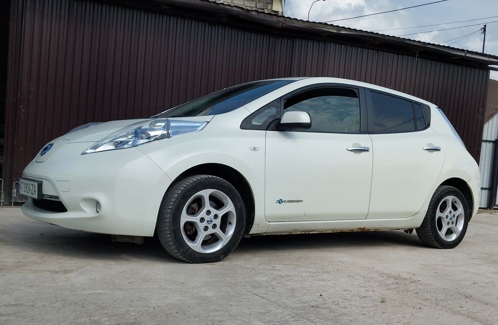 Nissan leaf продам
