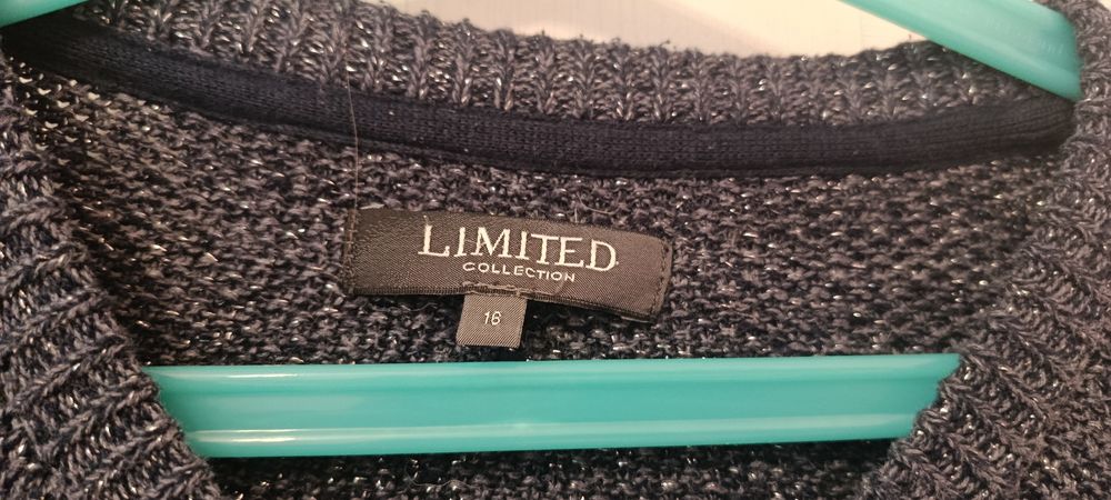 Granatowy sweter