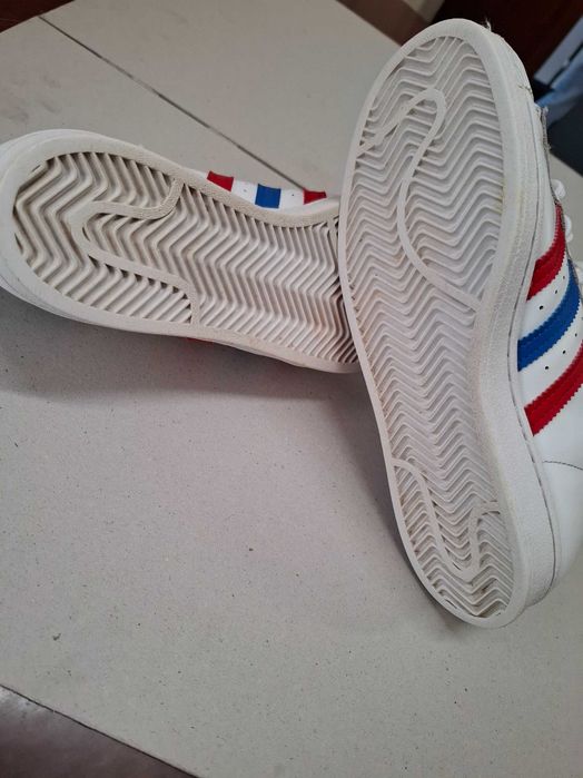 Sapatilhas adidas em bom estado