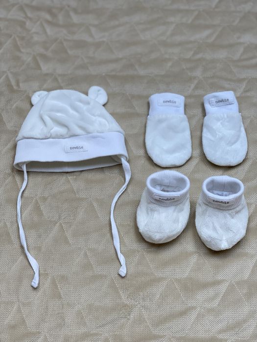Zestaw dla noworodka newbie czapka,buciki, rękawiczki