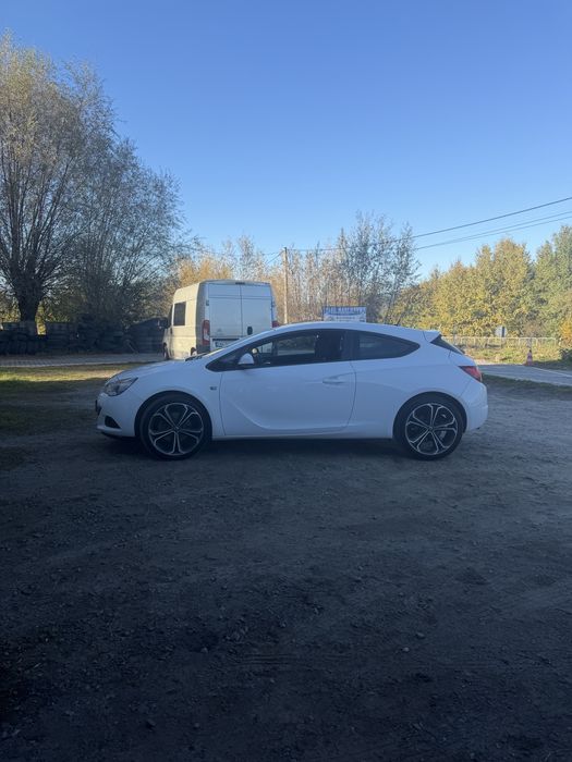 Opel Astra J Gtc