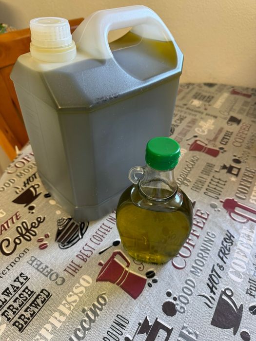 Azeite caseiro virgem extra Ferreira do Alentejo. Muito boa qualidade.