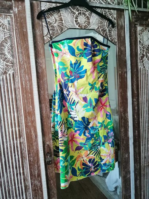 Vestidos de verão S e sandálias