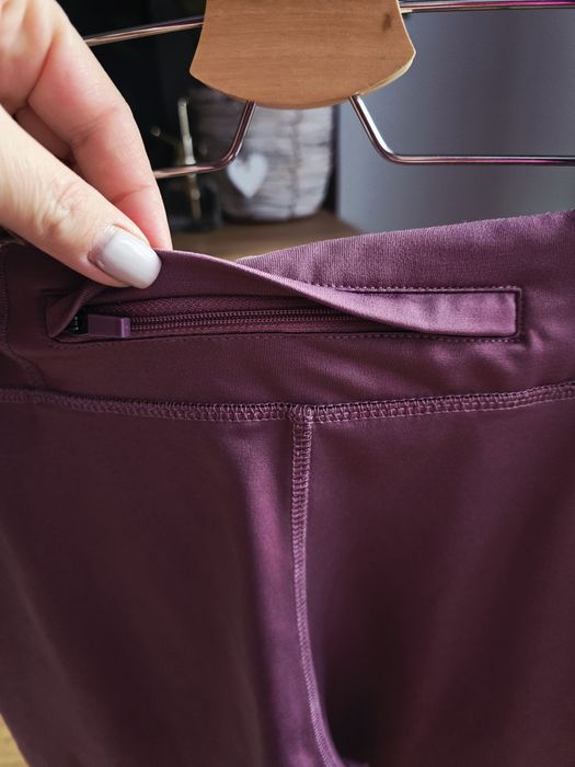 Legginsy sportowe z kolorowymi panelami i siateczką Newcential rozm M