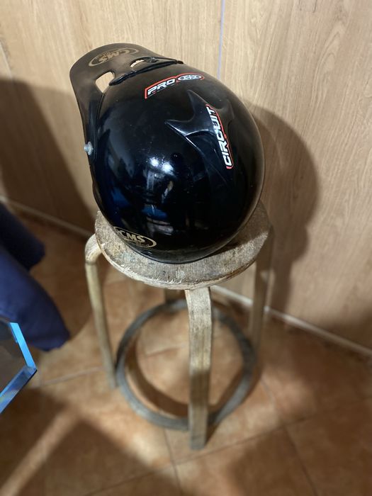 Capacete preto cms