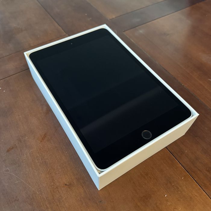 Impecável! Ipad Mini 4 (2015) 128Gb + Carregador + Capa + Caixa