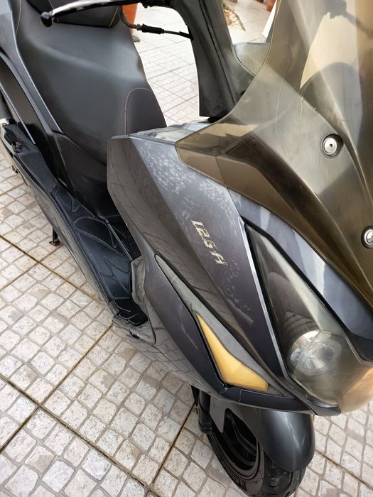 Moto Maxi Scooter Daelim Z3 125