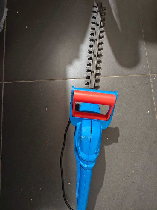 Nożyce elektryczne do żywopłotu