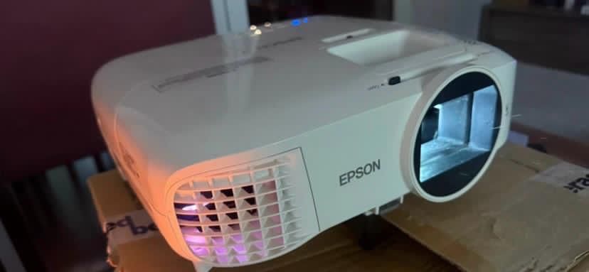 Projektor Epson EH- TW5400