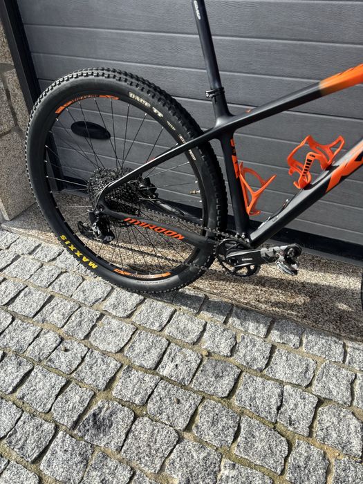 Ktm myroon one carbono