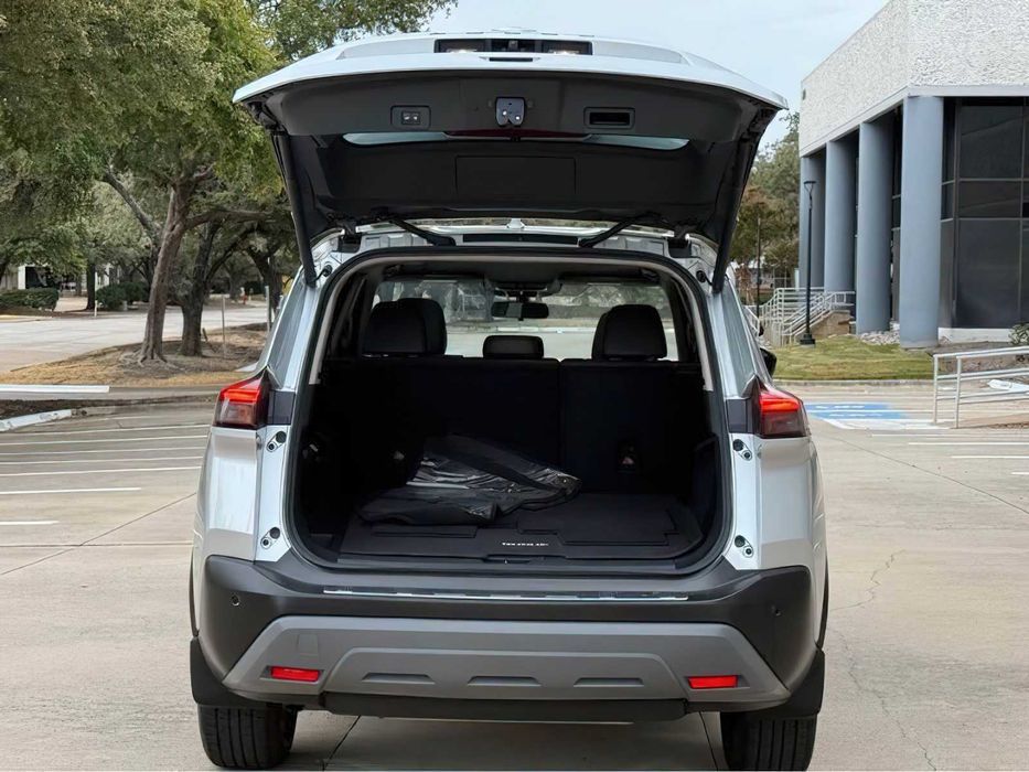 Nissan Rogue      2021