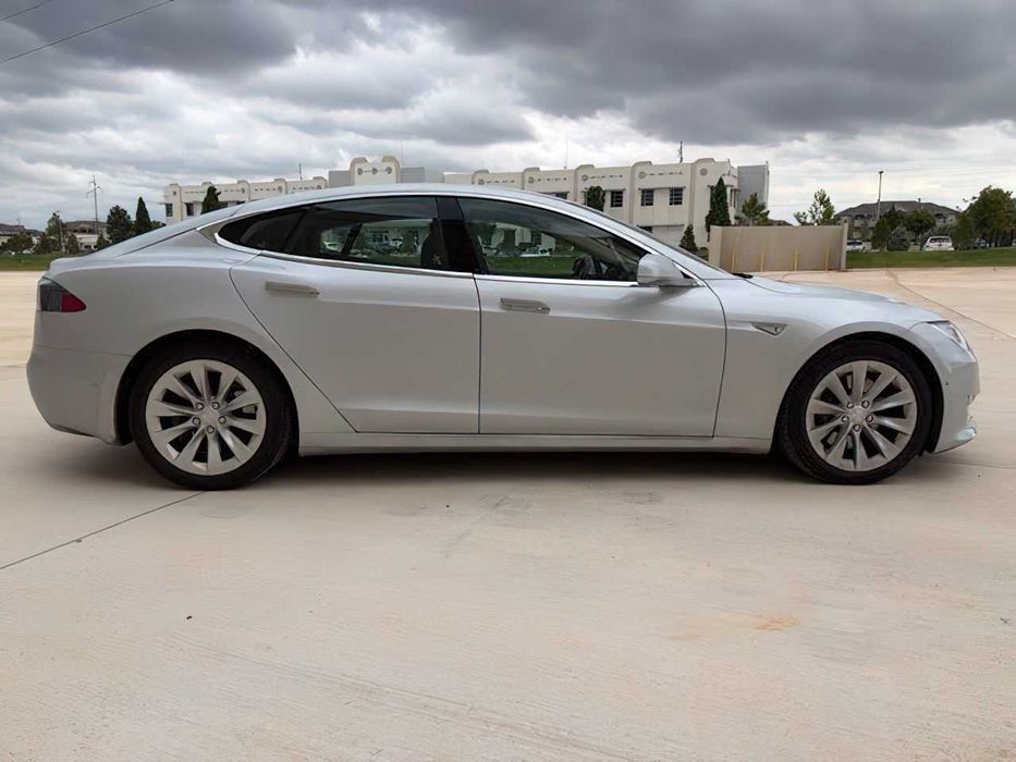 Tesla Model S P100D      2016
