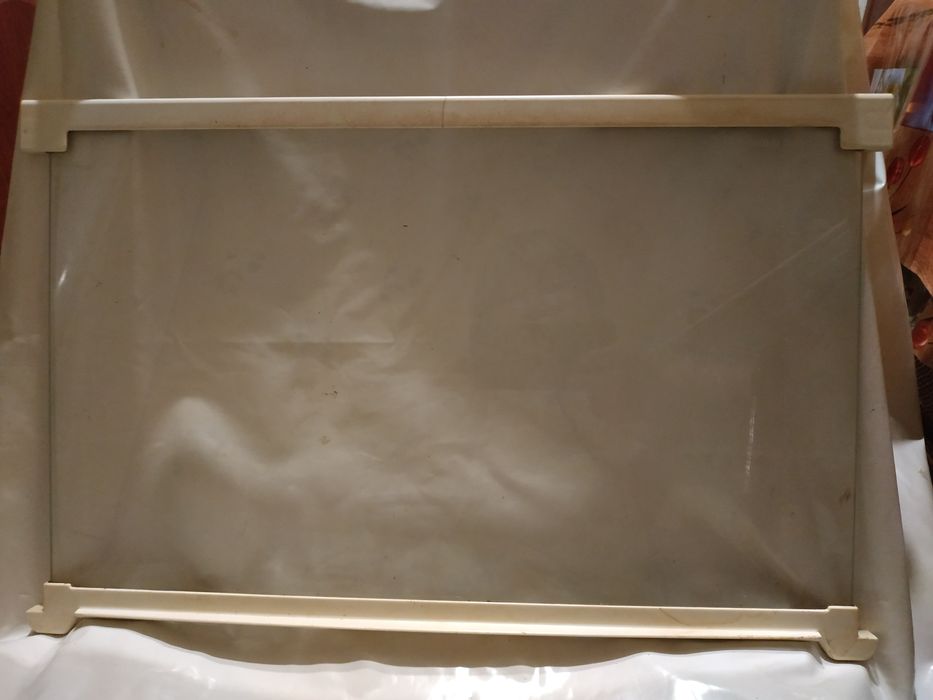 Полка стеклянная в холодильник