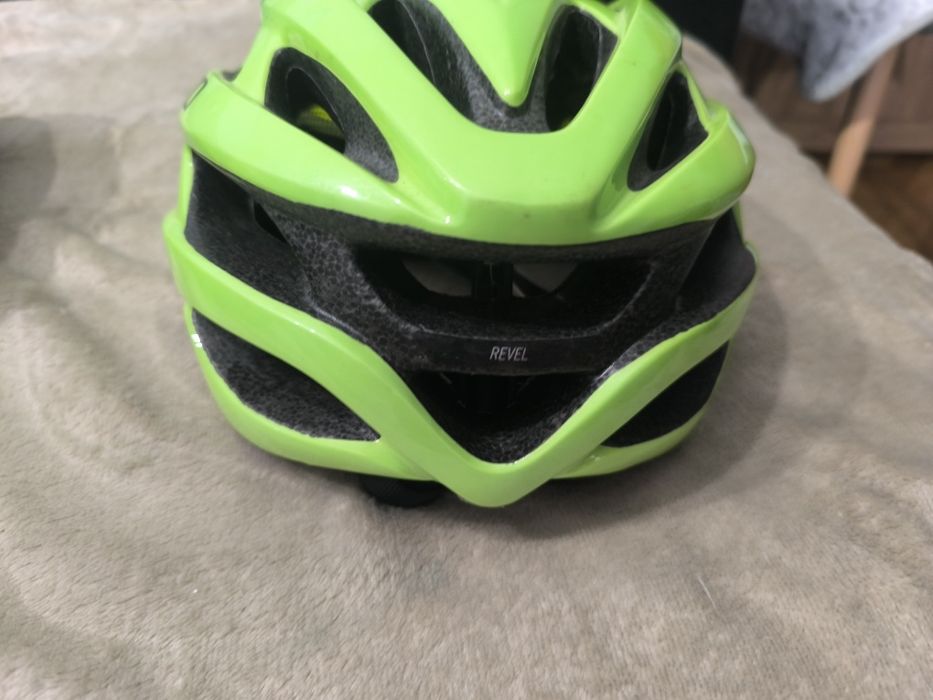 Conjunto BTT — Capacete Giro + Sapatos de Encaixe (Quase Novos)