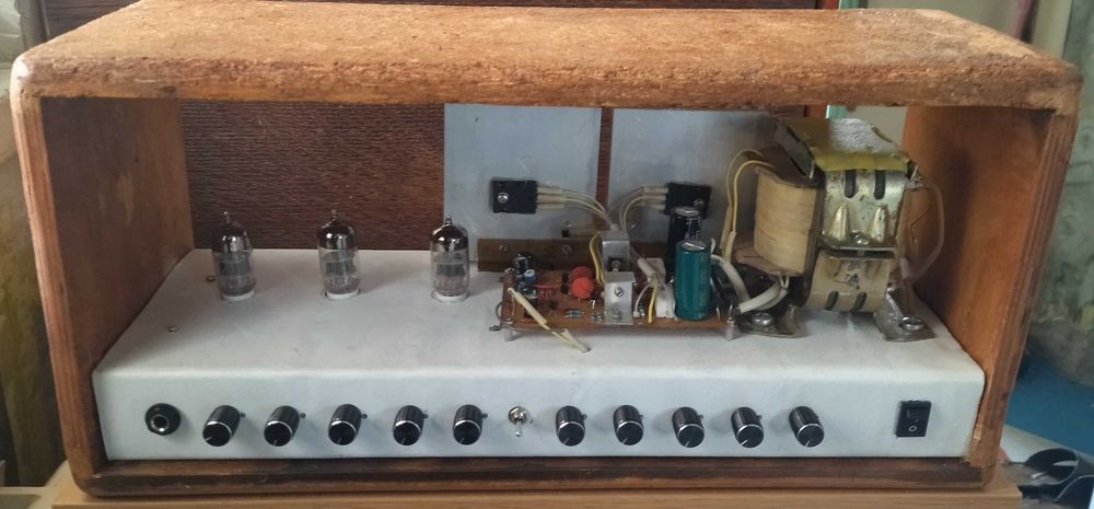 Усилитель для гитары с преампом Mesa Boogie Rectifier