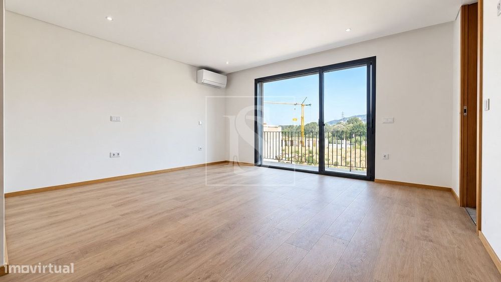 Moradia T3 Nova de Gaveto com Garagem em Frossos, Braga