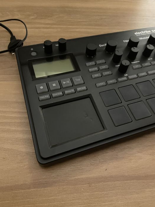 Korg electribe 2 (acompanha fonte de alimentação + adaptador)