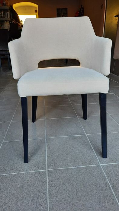 Fotel-kubełek tapicerowany z materiału-ivory