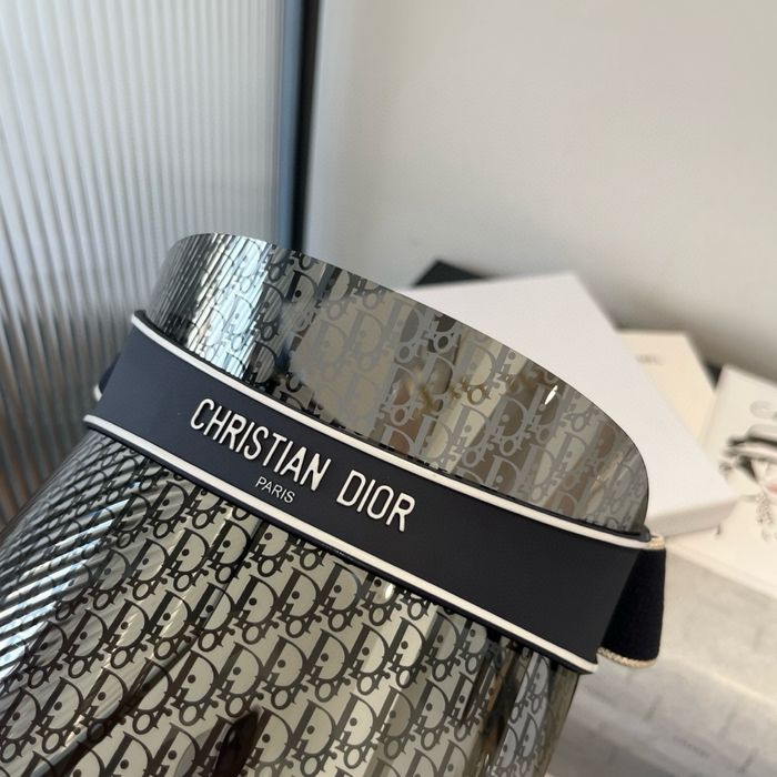 Daszki firmy Christian Dior