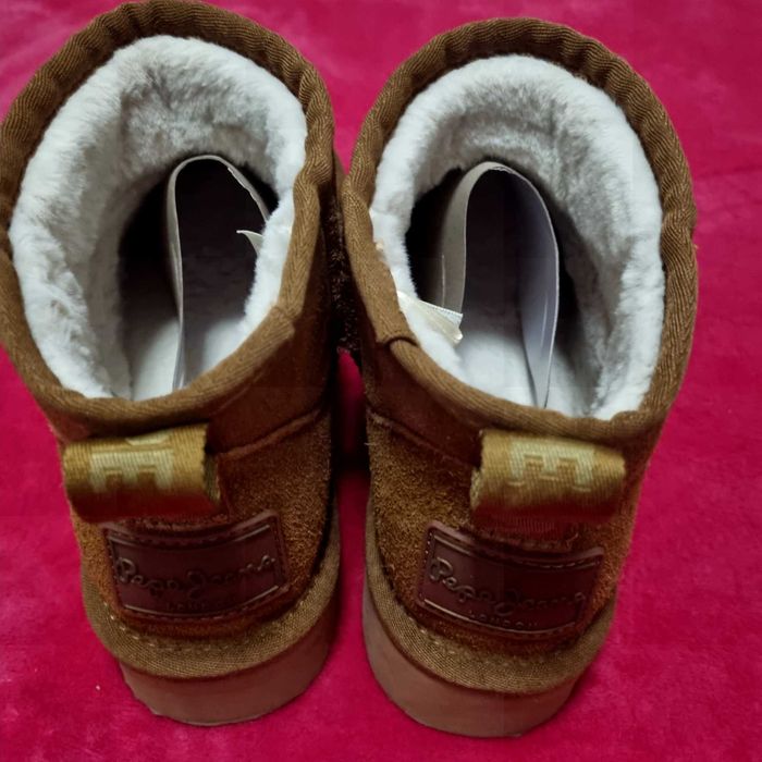 Botas com pêlo da pepe jeans  praticamente novas