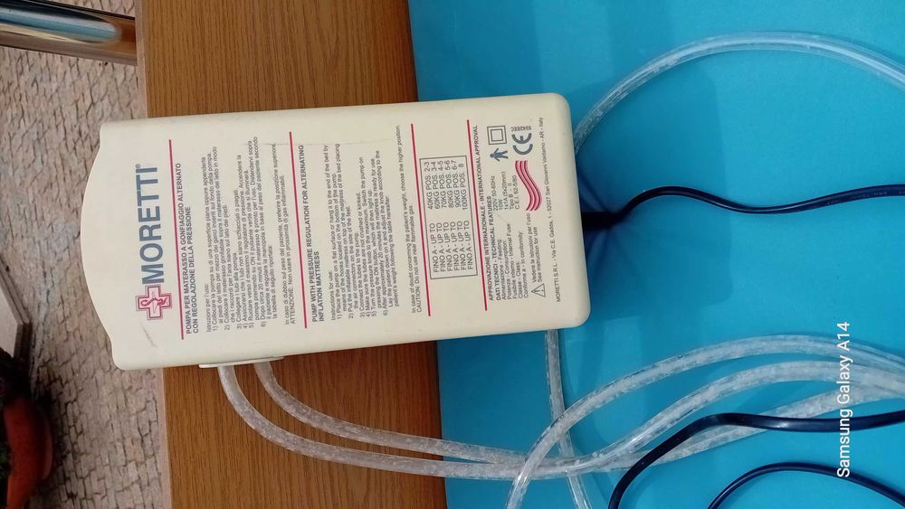 Cama hospitalar articulada manual com motor, 2 colchões normal + antiescaras, colcha e 2 almofadas