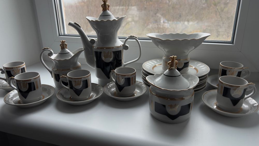 Сервізи, посуд, набори