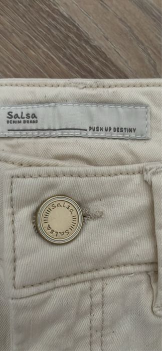 Calca bege da sslsa com bordados