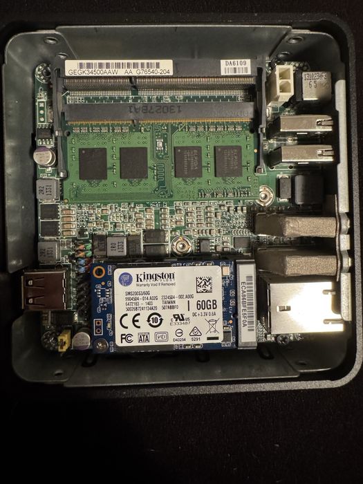 Komputer mini PC Intel nuc i3