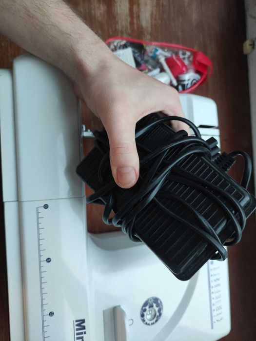 Продам Швейну машинку Minerva M819B.
Тип